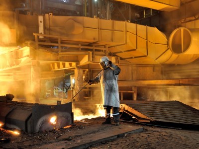 Döküm İşçileri için Aluminize Kıyafetlerin Önemi